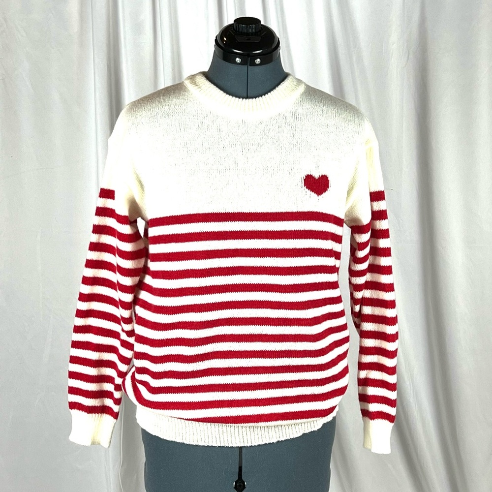 Striped Heart long sleeve sweater NWOT L
822